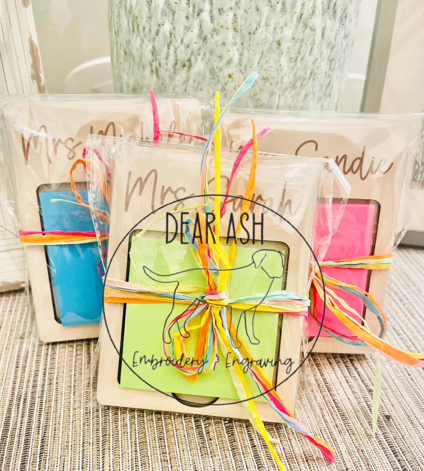Post it holder with engraved name