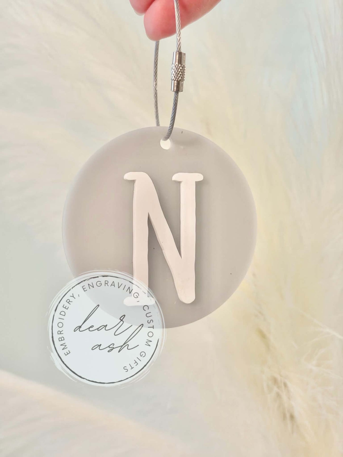 Round neutral bag tag