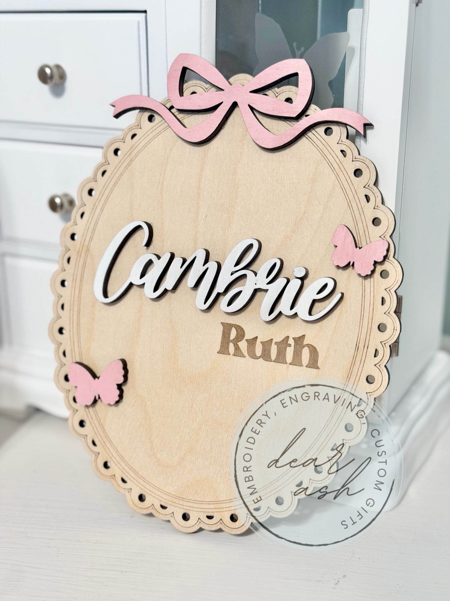 Scallop butterfly announcement oval