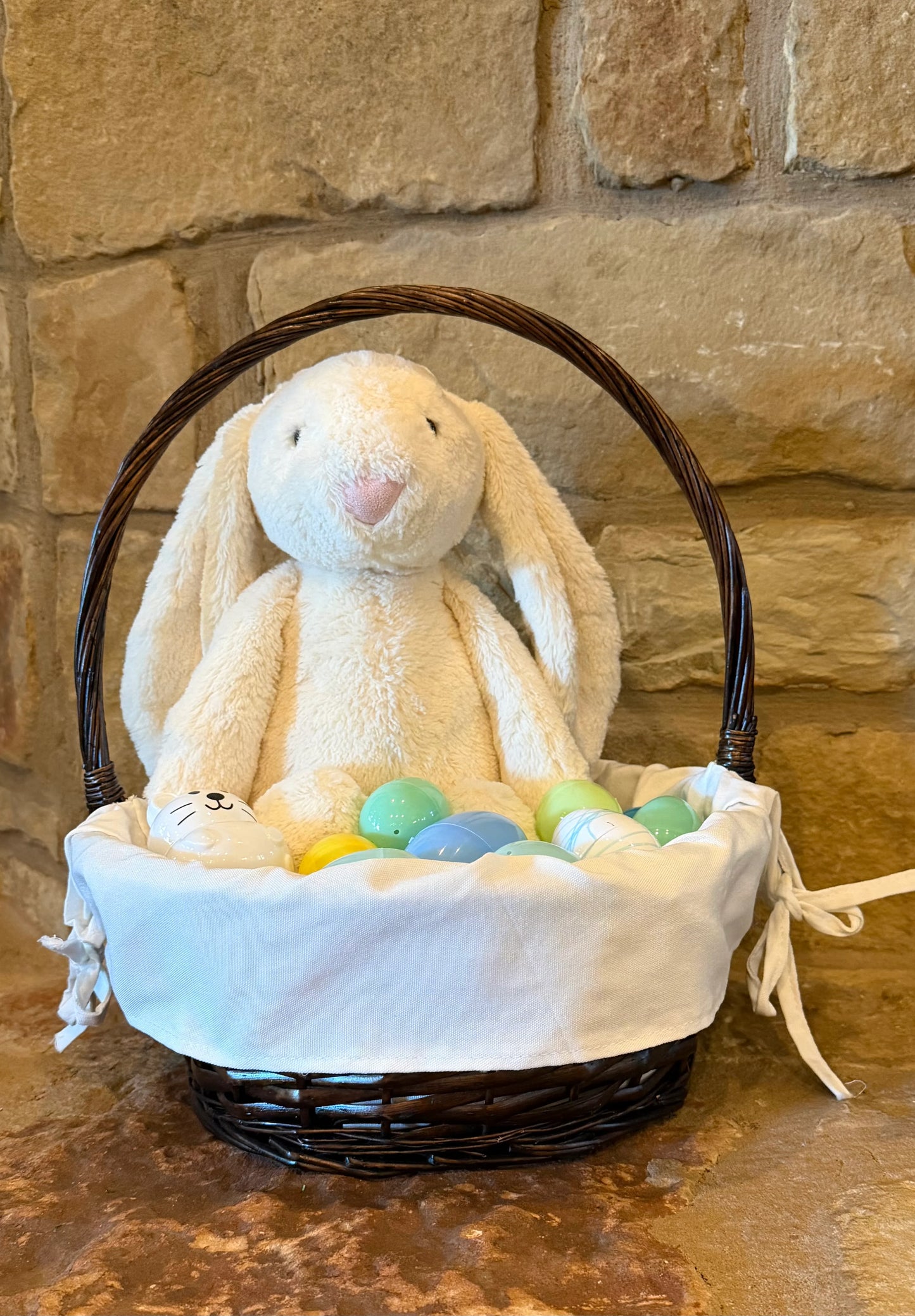Easter basket liner-scalloped & straight edge